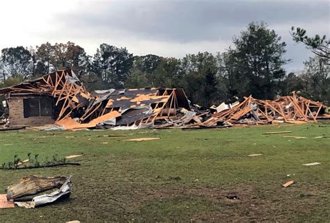 Tornadoes in Texas, Oklahoma kill 1, injure dozens, destroy buildings