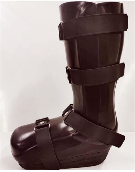 Crow Boot, ऑर्थोोटिक डिवाइस in Babarpur, Delhi , Kalyan Orthotics And ...