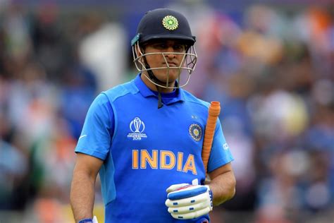 Mahendra Singh Dhoni finally calls it a day, retires from international ...