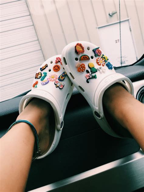 White Crocs With Fur Womens - Nationalism Otymplig Vantar White Crocs ...