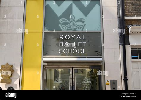 Royal ballet school hi-res stock photography and images - Alamy