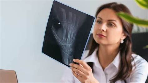 Worrying signs and symptoms of brittle bones in women | Health ...