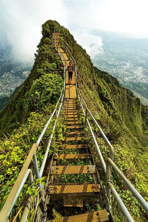 Stairway To Heaven Hike On Oahu, Hawaii: Updated 2024 | Places to ...