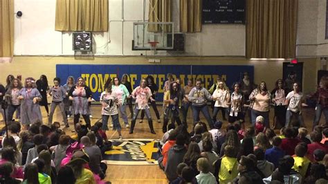 North Ridgeville Middle School Teachers dance to Thriller - YouTube