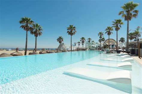 6️⃣ Beach Club Valencia that You Must Visit | Sandbeds