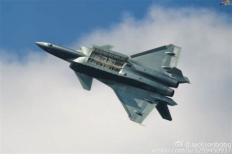 China Defense Blog: Photos of the day: Close up of J-20's Weapon Bay