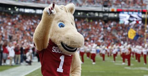 Oklahoma mascot fired for taunting Travis Ford's wife