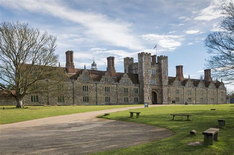 10 best historical sites and landmarks to visit in Surrey - Essential ...