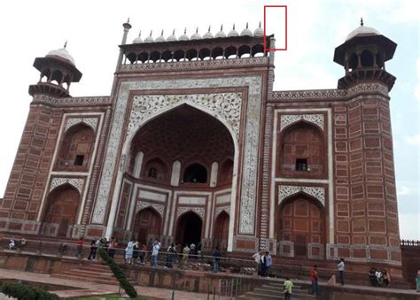 India Taj Mahal minarets damaged in storm - BBC News