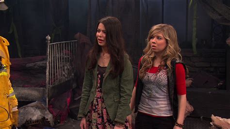 Watch iCarly (2007) Season 3 Episode 1: iCarly - iGot A Hot Room – Full ...