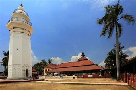 8 Kerajaan Banten Lengkap dan Peninggalannya | Lensa Budaya