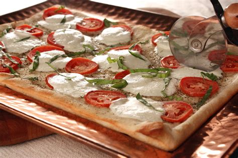 Fresh Mozzarella Tomato Pizza | EverydayDiabeticRecipes.com