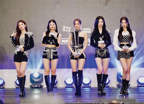 ITZY makes first stop in Manila for world tour | Philstar.com