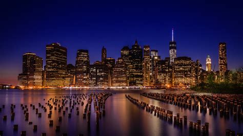 Brooklyn Bridge Park with Manhattan skyline during night, New York City ...