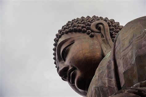 sending postcards: Tian Tan Buddha