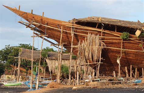 The History of Indonesian Pinisi Boats - Venturesail Holidays