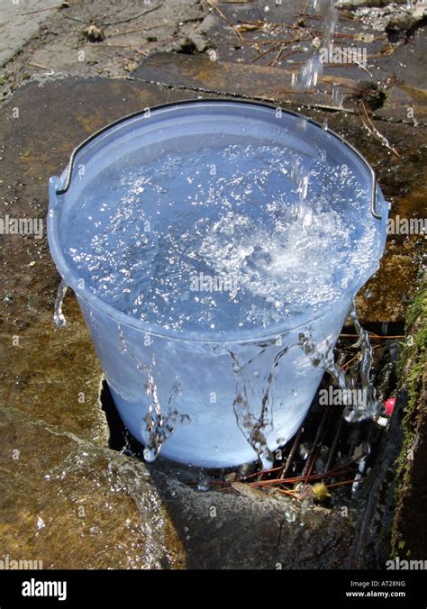 bucket full of water Stock Photo - Alamy