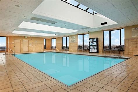 Hilton Rosemont/Chicago O'Hare Pool Pictures & Reviews - Tripadvisor