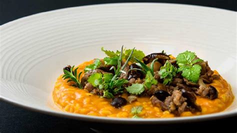 Risotto zucca, salsiccia e funghi: un primo piatto autunnale strepitoso