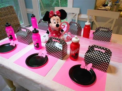 Adventures With Toddlers and Preschoolers: Minnie Mouse Birthday Party ...