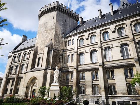 Hotel de Ville d’Angouleme / le Chateau Comtal - 2020 All You Need to ...