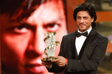 Shah Rukh Khan's Filmfare Awards performance is "mindblowing"