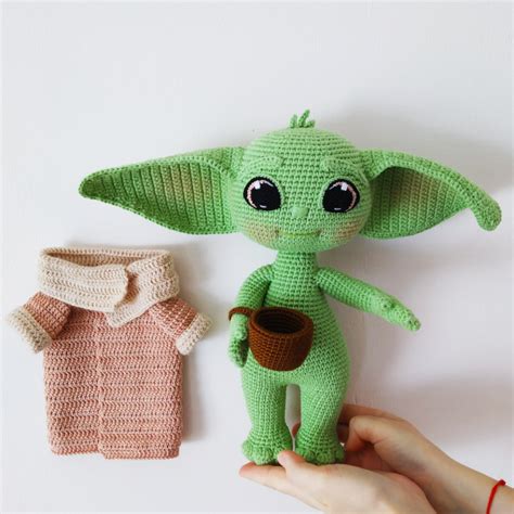 Baby Yoda crochet pattern, Amigurumi Baby Yoda pattern.