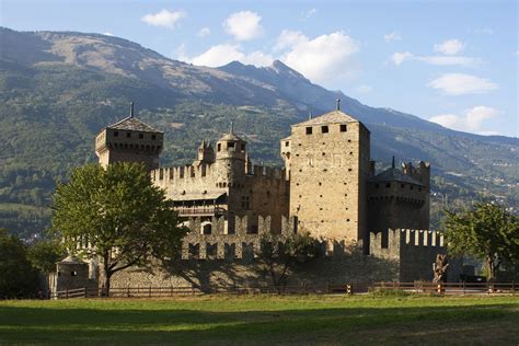 Fénis Castle, Aosta Valley, Italy (ph. Jelle Drok) | Enchanted castles ...