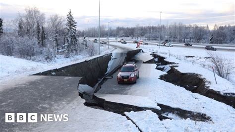 Alaska earthquake: Anchorage rocked by aftershocks - BBC News