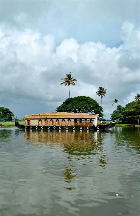 Kerala backwaters - Wikipedia