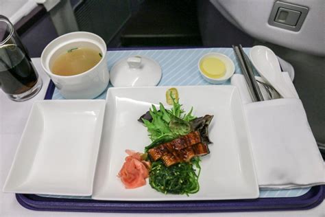 China Eastern Airlines Business Class Sydney to Wuhan (MU750) - Chew ...