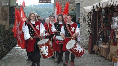 Knights and damsels travel back in time at Vianden Medieval Festival ...