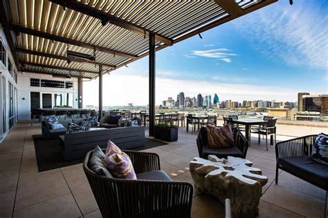 Where to Find a Rooftop Bar in Dallas for an Elevated Cocktail