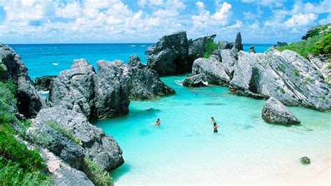 A Short Travel Guide to Bermuda, Which Is Weird, Beautiful, and Filled ...