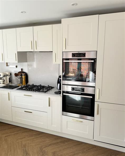 A Modern, Neutral Kitchen Cabinet Makeover Uses Vinyl Wrap | Apartment ...