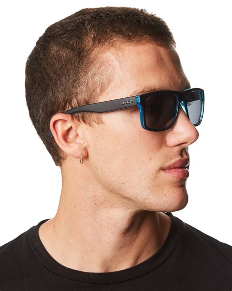 Carve Crimson Polarized Sunglasses - Black | SurfStitch