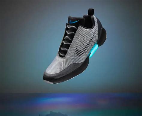 Nike HyperAdapt 1.0 : A Pair of Sneakers with Adaptive Lacing - Tuvie ...