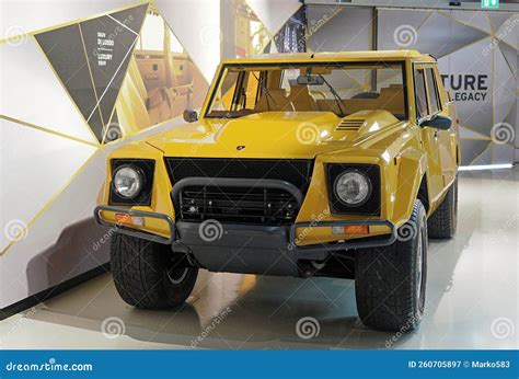 Lamborghini LM002 (1986-1993) Editorial Photography - Image of truck ...