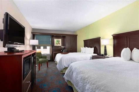 Hampton Inn & Suites Newport News-airport (oyster Point Area) Hotel ...