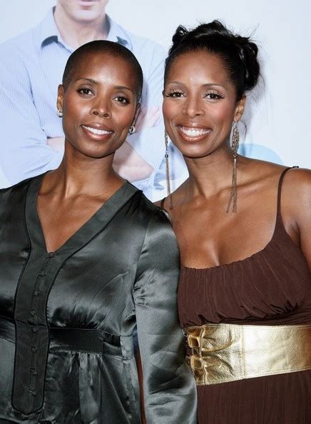 pumpnukemes: tasha smith twin sister