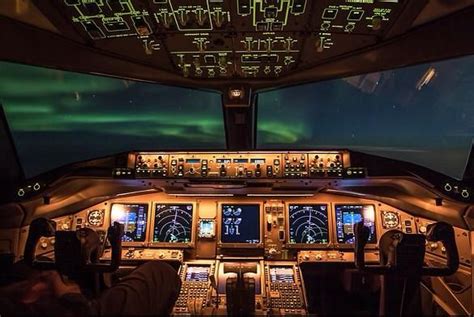 Boeing 777 Cockpit view Polar lights aurora borealis | Boeing 777 ...