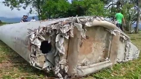 MH370: Reunion debris ‘very likely’ from missing plane – Channel 4 News