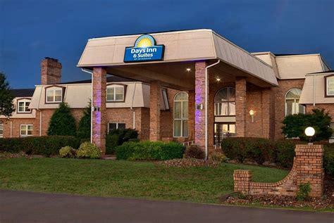 DAYS INN AND SUITES BY WYNDHAM SIKESTON $52 ($̶6̶5̶) - Updated 2020 ...