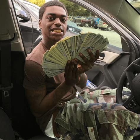 some pics of Kodak flexing with cash : r/kodakblack