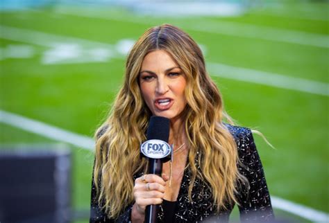 Erin Andrews' Sideline Outfit Choice Went Viral During Sunday's NFL ...