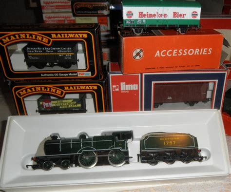 HORNBY HO/OO GAUGE TRAINS