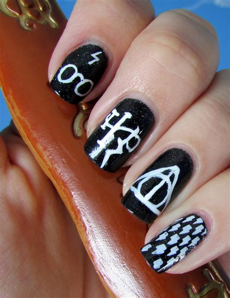 Life in Lacquer: Harry Potter Nail Art!