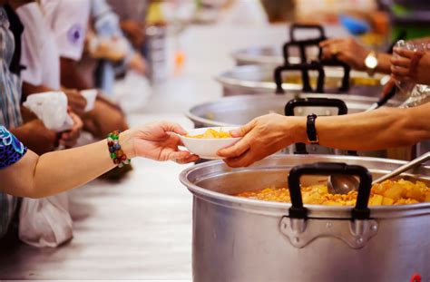 What To Know Before You Volunteer At A Homeless Shelter