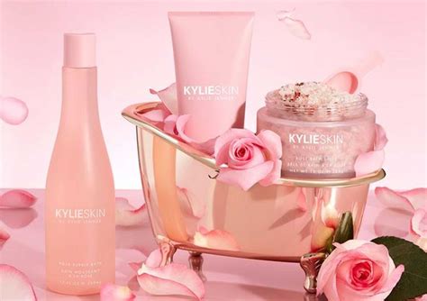 Kylie Cosmetics and Its New Collection "The Grinch" - FashionActivation ...