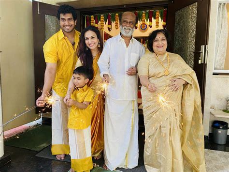 Surperstar Rajinikanth celebrates Diwali with family!